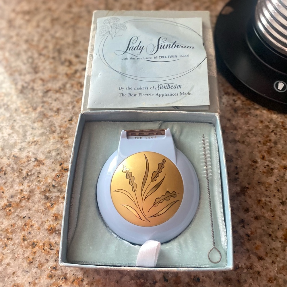 Vintage Lady Sunbeam Electric Shaver